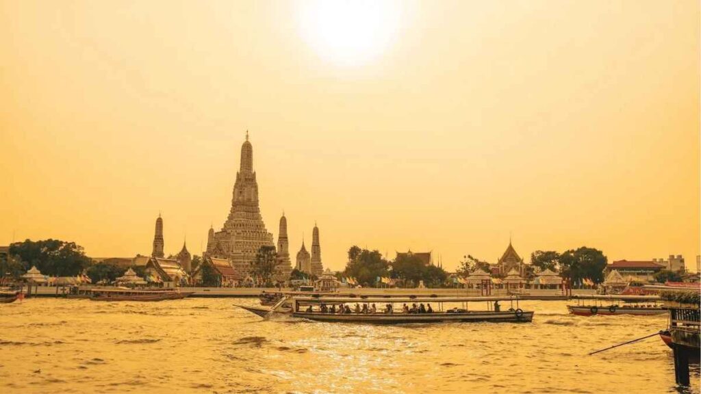Bangkok đi Chiang Mai bằng máy bay, tàu đêm và xe khách