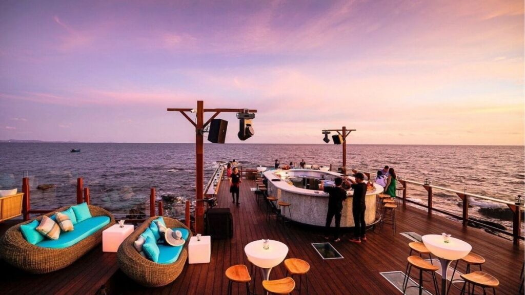 Beach bar ven biển ngắm hoàng hôn Phú Quốc