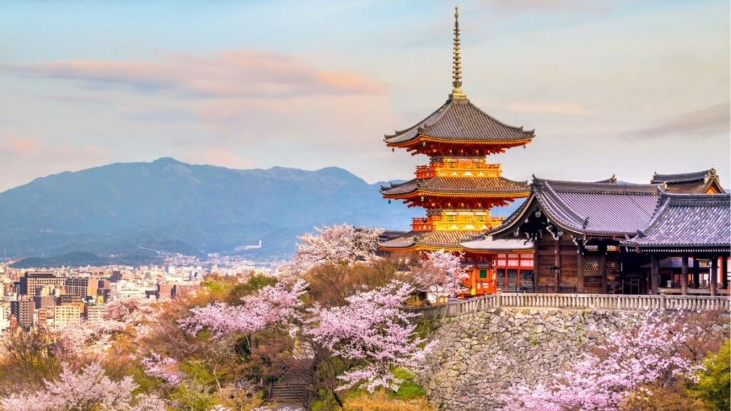Ảnh đại diện hướng dẫn cách đi Kyoto bằng JR, Hankyu, Keihan, Haruka và Shinkansen từ Osaka, sân bay Kansai và Tokyo.