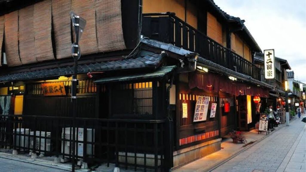 Trải Nghiệm Văn Hóa Kyoto: Trà Đạo, Kimono, Gion Và Đền Chùa 8 Hanamachi Kyoto với văn hóa geiko và maiko tại Gion