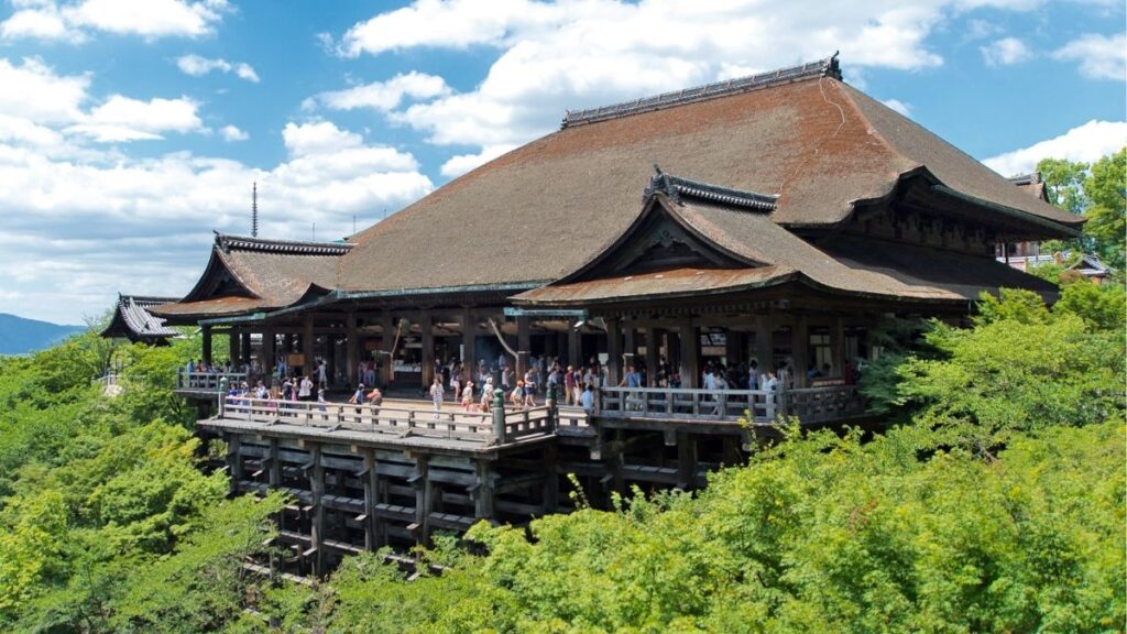 Chùa Kiyomizu-dera Kyoto vào buổi sáng trong lịch trình 3 ngày