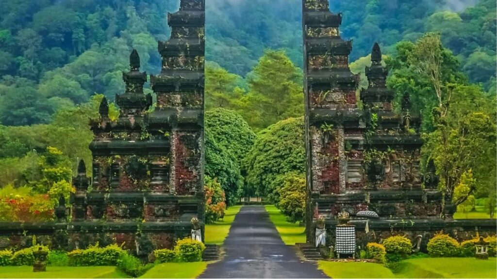 Cách sửa lịch trình Bali 5 ngày khi trời mưa hoặc chuyến bay đến muộn