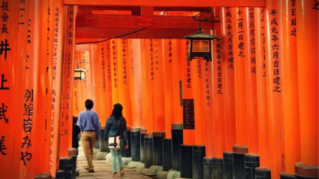 Lịch trình Kyoto ngày 2 qua Fushimi Inari, Nishiki Market và Kinkakuji