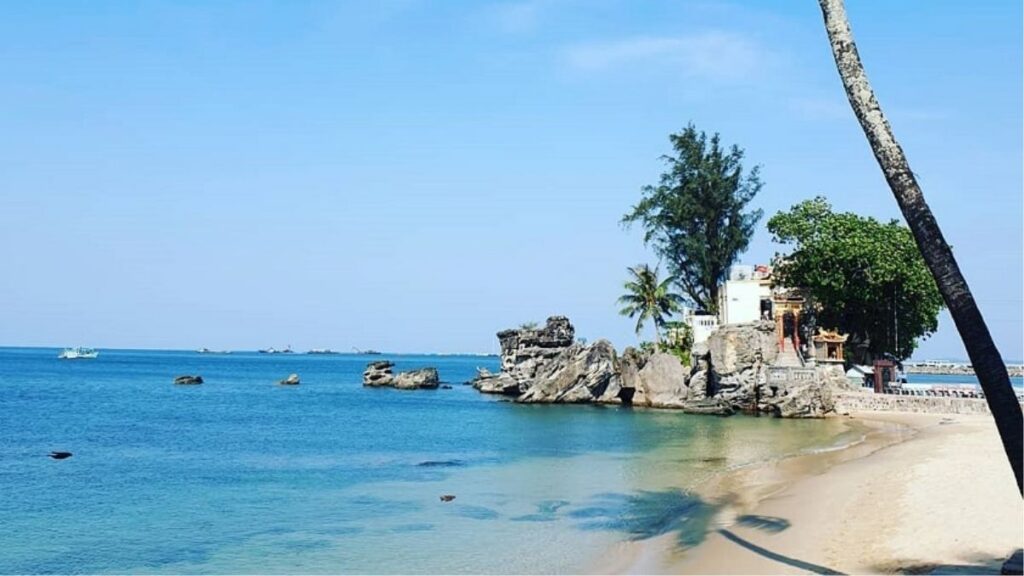 Lịch trình ngày 1 Phú Quốc gồm sân bay, Dương Đông, Bãi Trường và hoàng hôn