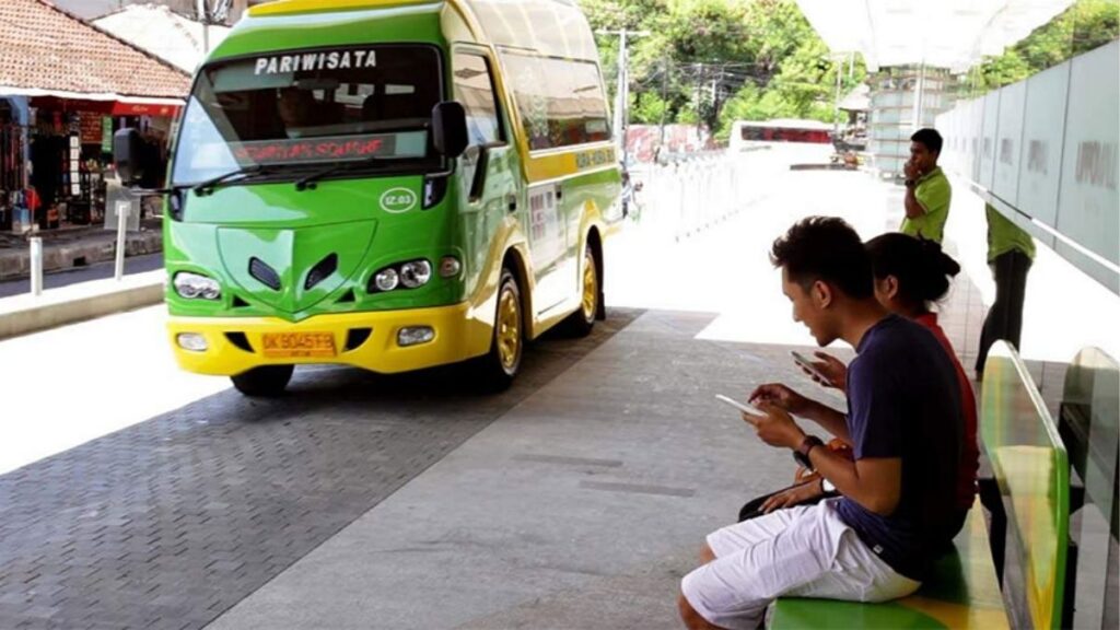 So sánh xe có tài xế, Grab Gojek và xe máy khi di chuyển ở Bali