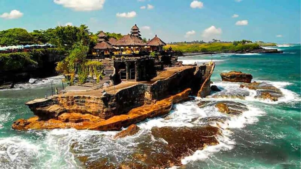 Quy tắc tham quan đền Hindu Bali gồm trang phục kín đáo, sarong và tôn trọng nghi lễ