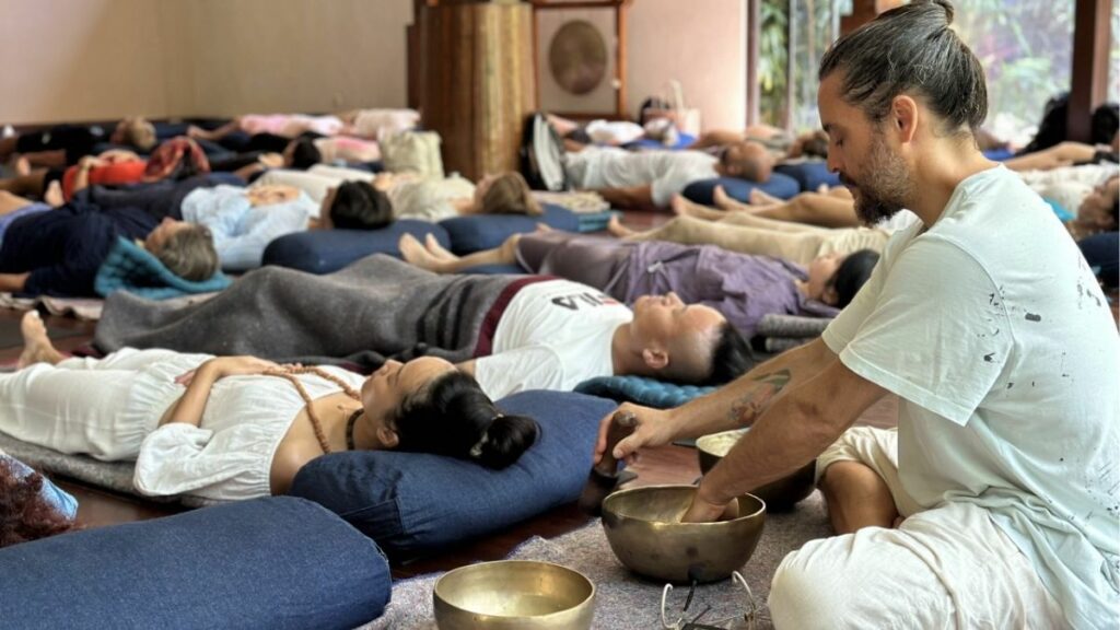 Du Lịch Chữa Lành Ở Bali: Ubud, Yoga, Spa Và Retreat Nên Chọn Gì? 7 Sound healing, meditation và breathwork tại Ubud Bali