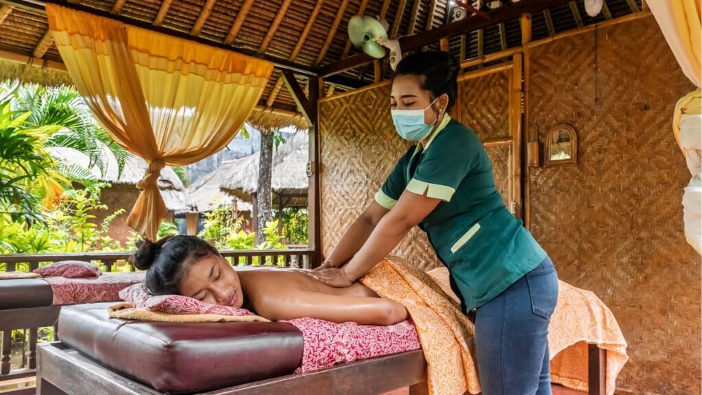 Du Lịch Chữa Lành Ở Bali: Ubud, Yoga, Spa Và Retreat Nên Chọn Gì? 6 Balinese massage và spa tại Bali cho chuyến du lịch wellness