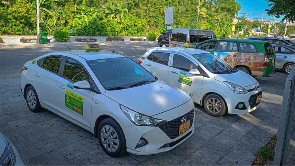 Di Chuyển Ở Phú Quốc: Xe Máy, Taxi, Xe Buýt Hay Thuê Ô Tô? 5 So sánh taxi và Grab khi di chuyển tại Phú Quốc