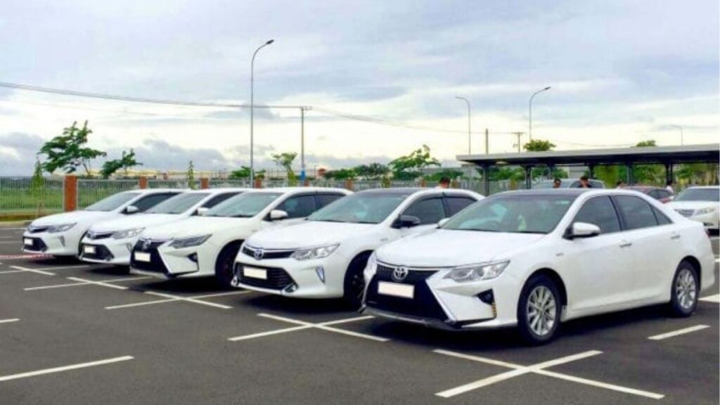 Di Chuyển Ở Phú Quốc: Xe Máy, Taxi, Xe Buýt Hay Thuê Ô Tô? 7 Thuê ô tô có tài xế Phú Quốc cho gia đình và nhóm đông