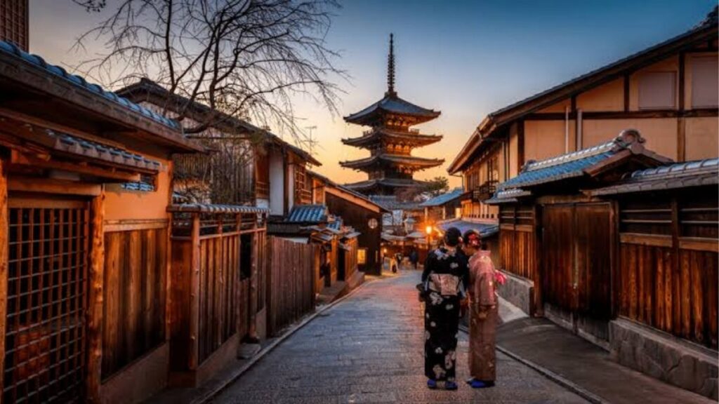 Các kiểu trải nghiệm du lịch Kyoto gồm văn hóa, di sản, hoa anh đào, lá đỏ và ẩm thực