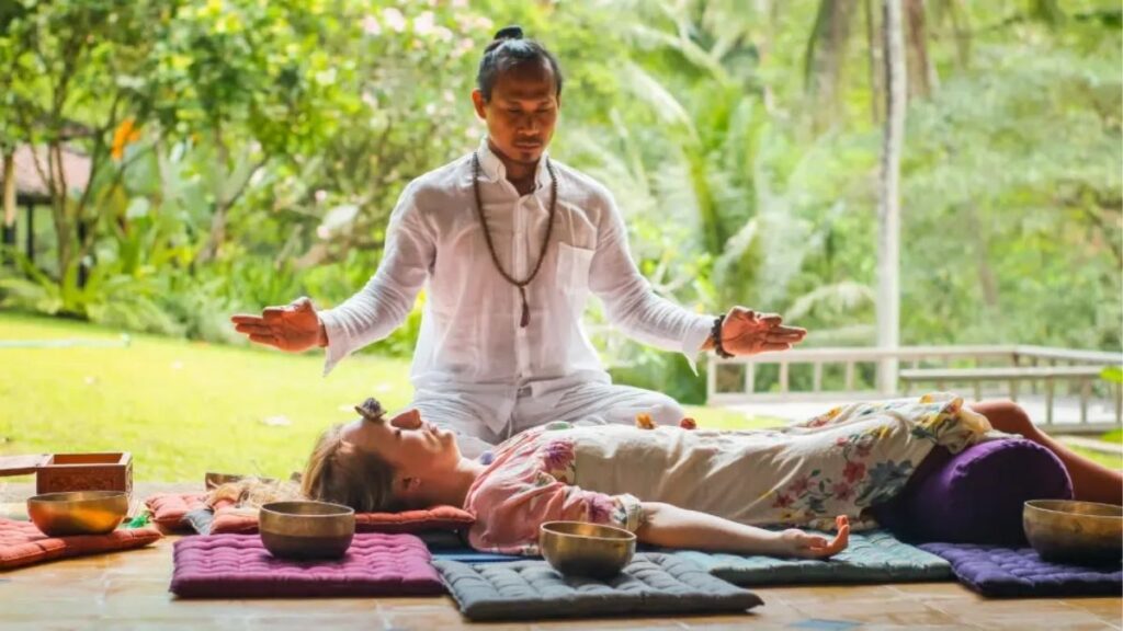 Du Lịch Chữa Lành Ở Bali: Ubud, Yoga, Spa Và Retreat Nên Chọn Gì? 2 Các trải nghiệm du lịch chữa lành Bali gồm yoga, spa, thiền, breathwork và sound healing