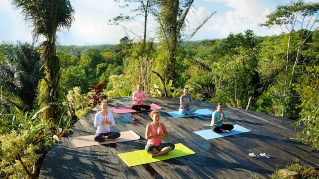Du Lịch Chữa Lành Ở Bali: Ubud, Yoga, Spa Và Retreat Nên Chọn Gì? 4 So sánh yoga class và yoga retreat tại Bali